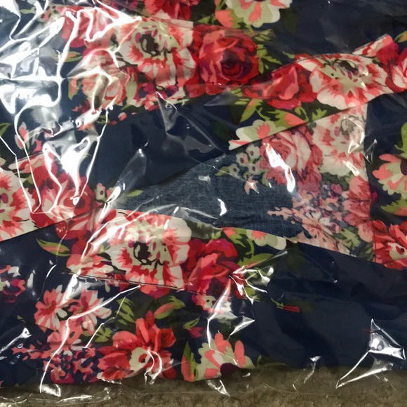 Floral Robe in navy - Picture 4 of 5